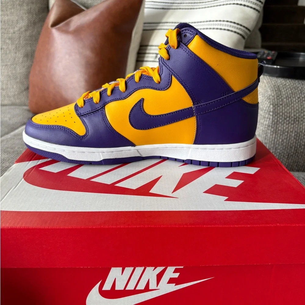 Mens Nike Lakers High Dunks - Picture 5 of 8